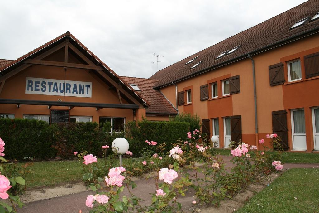 Comfort Hotel Orleans Saran Kültér fotó
