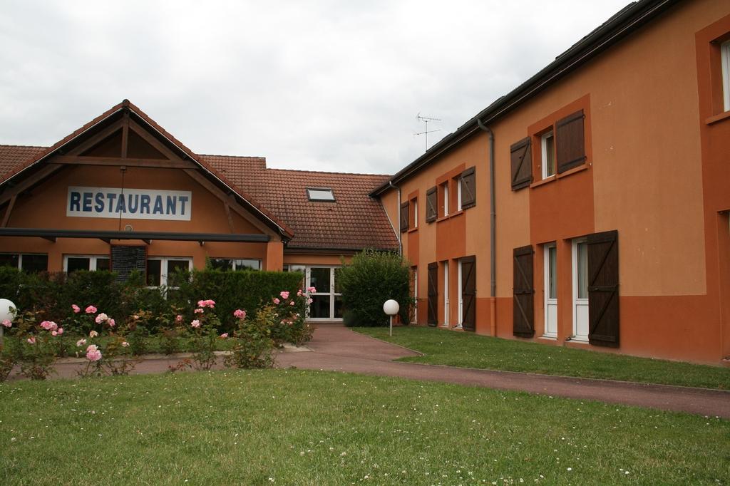 Comfort Hotel Orleans Saran Kültér fotó