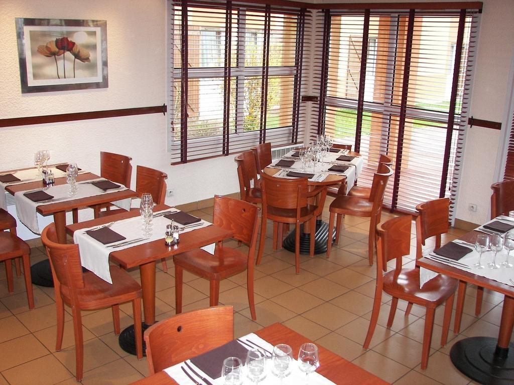 Comfort Hotel Orleans Saran Étterem fotó